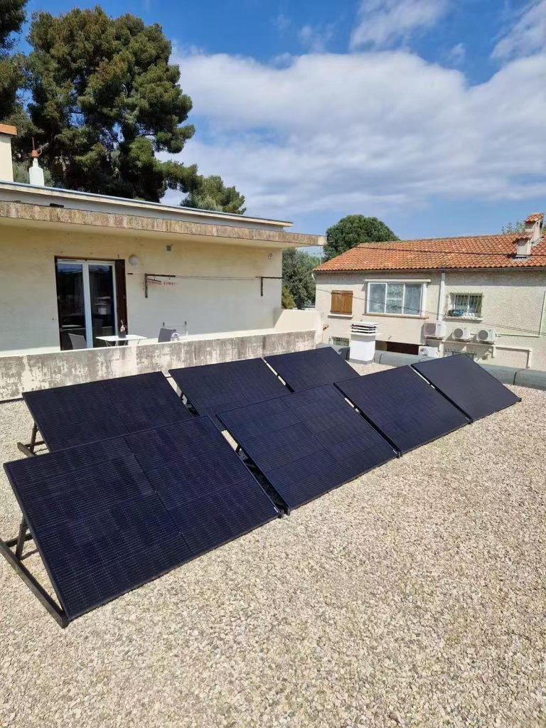 Eco Green Energy Anti-glare Solar Panels in rooftop project in France.