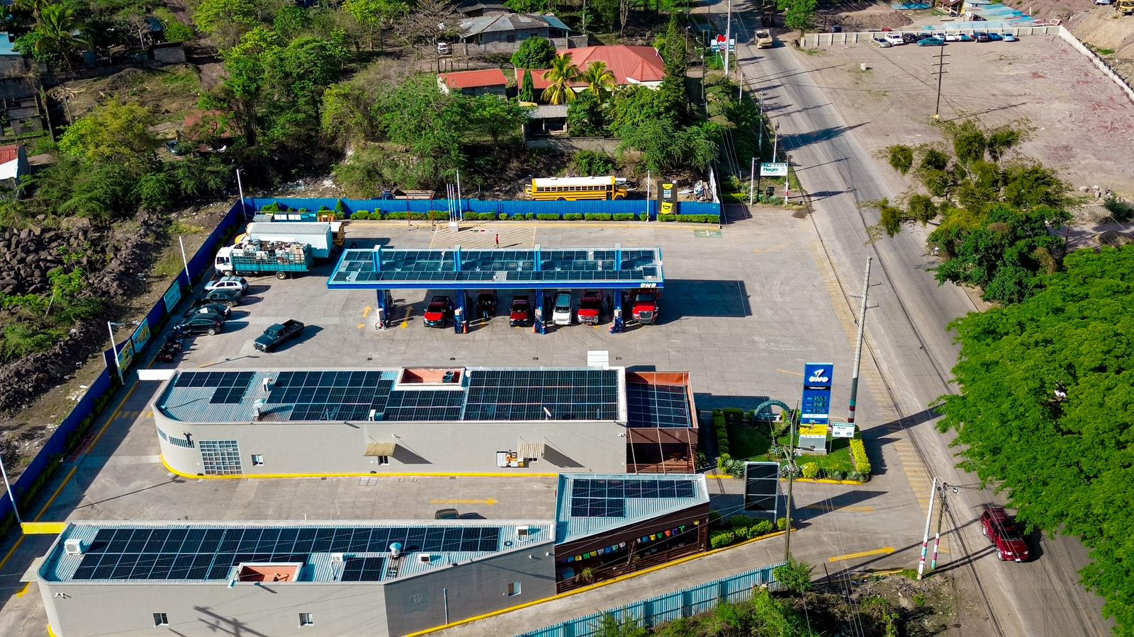 120kWh Gas Station Solar Project with 585W Atlas TOPCon by Eco Green Energy in Honduras